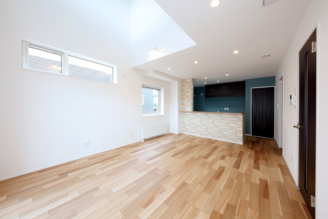 白×黒のコントラストが映えるモダンな家｜橋本建設の施工事例