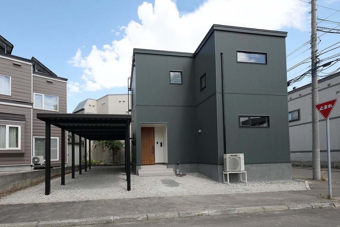 書庫と現し梁が魅せる上質な住まい｜橋本建設の施工事例